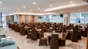 Restoran või mõni muu söögikoht majutusasutuses Savana Hotel & Convention Malang
