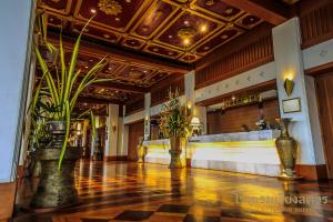 a lobby with plants in the middle of a building at Wienglakor Hotel Lampang in Lampang