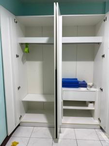 Palanda nebo palandy na pokoji v ubytování Best Rent a Room