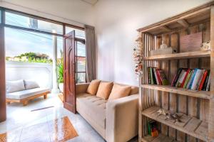 a living room with a couch and a window at Private 3BR Villa Bali Work & Relax Retreat near Canggu, Bathtub in Dalung