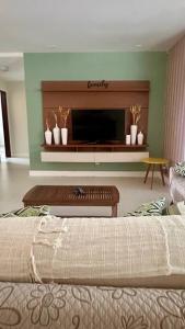Televisyen dan/atau pusat hiburan di Maison Tropicana Águas de Sauípe Piscina Privativa e Praia a 5 Minutos