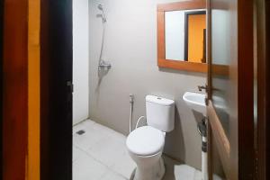 Koupelna v ubytování Urbanview Remington Hotel Palembang By RedDoorz + 20 fotografií
