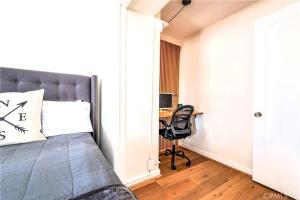 Area soggiorno di Ocean View Studio Near Convention Center and Beach