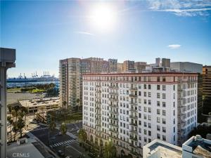 Vista generica su Long Beach o vista sulla città dall'interno dell'appartamento