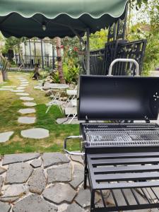Kemudahan BBQ tersedia untuk tetamu di homestay