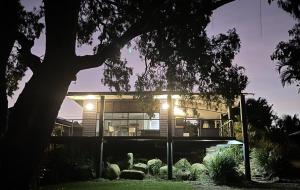 Κήπος έξω από το Sully's Beach House