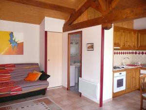 Kuchyň nebo kuchyňský kout v ubytování Charmante maison près de Sarlat avec jardin et internet - FR-1-616-398