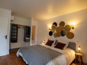 a bedroom with a bed with plates on the wall at Maison climatisée avec jardin au cœur de Sarlat - FR-1-616-399 in Sarlat-la-Canéda