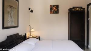 Postel nebo postele na pokoji v ubytování Hue Nino Hotel