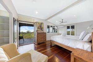 50kms of stunning ocean & hinterland views with pool客房内的一张或多张床位