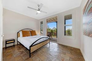 50kms of stunning ocean & hinterland views with pool客房内的一张或多张床位