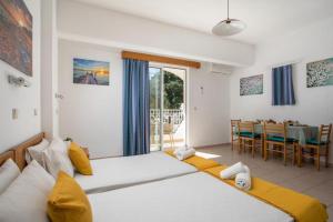 Postel nebo postele na pokoji v ubytování Lardos Sun View Apartments