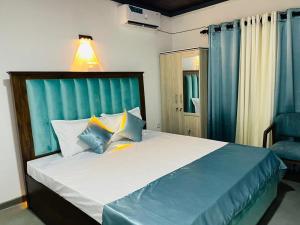 Ένα ή περισσότερα κρεβάτια σε δωμάτιο στο Ceylon Seascape Villa