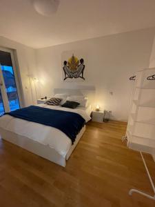 Postel nebo postele na pokoji v ubytování Precious Airport Stay