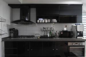 A cozinha ou kitchenette de Georgetown Karpal Singh Getaway 4BR 娱乐设施洋房乔治市