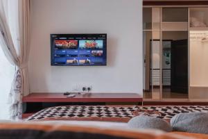 Uma televisão e/ou sistema de entretenimento em Georgetown Karpal Singh Getaway 4BR 娱乐设施洋房乔治市