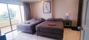 Katil atau katil-katil dalam bilik di Regency Tanjung Tuan Beach PD by Idealhub