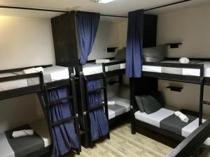Letto o letti in una camera di Crazy Bears Hostel