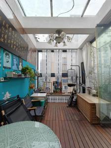 koko's garden and cats --4mins walk from jingjusi metro st ation, English-speaking service的休息区