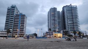 Nespecifikovaný výhled na destinaci Salinas nebo výhled na město při pohledu z apartmánu