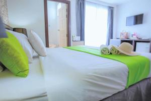 Postel nebo postele na pokoji v ubytování The Wings Boutique Hotels Krabi Ko Lanta