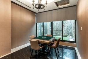 a dining room with a table and chairs and a pool at OHYA Chain Boutique Motel Taoyuan in Taoyuan