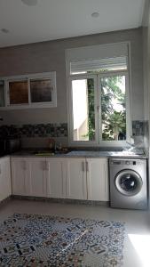 Η κουζίνα ή μικρή κουζίνα στο Chambre centrale