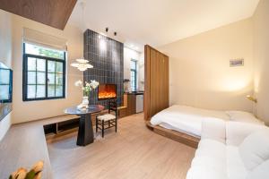 Tonight Aparthotel Jing'an Temple Shanghai客房内的一张或多张床位