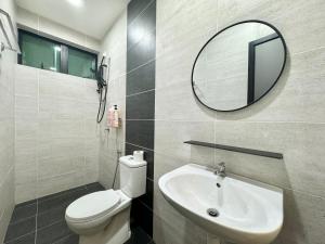 Luxury Holiday Home with Private Pool Langkawi by Zervin的一间浴室