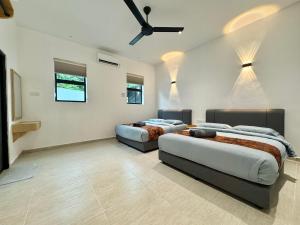 Luxury Holiday Home with Private Pool Langkawi by Zervin的休息区