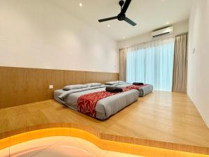 Luxury Holiday Home with Private Pool Langkawi by Zervin客房内的一张或多张床位