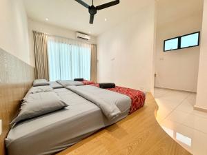 Luxury Holiday Home with Private Pool Langkawi by Zervin客房内的一张或多张床位