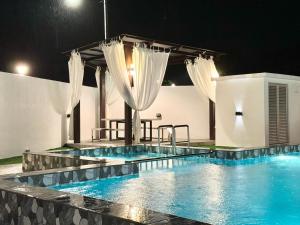 Luxury Holiday Home with Private Pool Langkawi by Zervin内部或周边的泳池