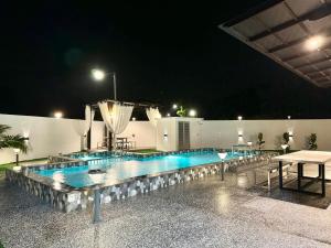 Luxury Holiday Home with Private Pool Langkawi by Zervin内部或周边的泳池