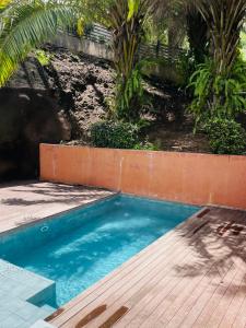Kolam renang di atau dekat dengan Miri Coconut 1 bdr flat with pool in a calm area near the sea and town