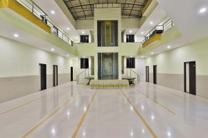 an empty hall with a staircase in a building at VITS Select Bharuch in Bharūch +20 photos