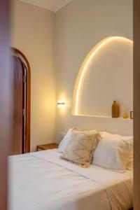 Katil atau katil-katil dalam bilik di Modern 2-Bedroom Private Pool Villa with Sunken Lounge