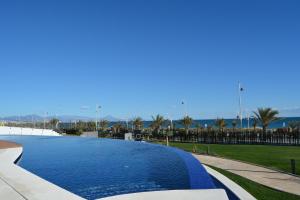 Bazén v ubytovaní ROMERO APARTMENTS-ARENALES DEL SOL alebo v jeho blízkosti