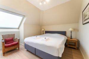 Galeriebild der Unterkunft Rustig en luxueus app met zwembad vlak bij strand in Middelkerke