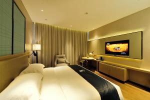 Televiisor ja/või meelelahutuskeskus majutusasutuses Echarm Hotel Yulin Second People's Hospital Qingwanjiang Park