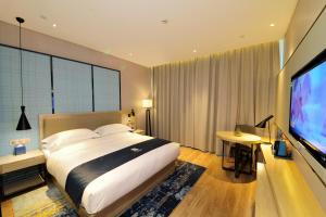 Voodi või voodid majutusasutuse Echarm Hotel Yulin Second People's Hospital Qingwanjiang Park toas