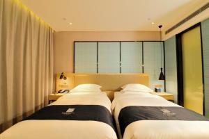 Voodi või voodid majutusasutuse Echarm Hotel Yulin Second People's Hospital Qingwanjiang Park toas