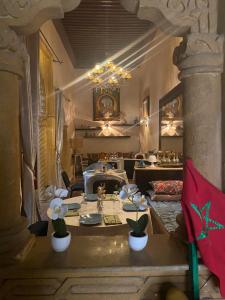 a living room with a table with plants on it at Riad La Porte du Bouregreg in Salé