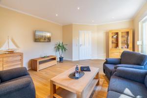 a living room with two couches and a coffee table at Ferienhaus Waldheide in Zempin