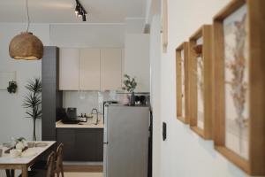 Η κουζίνα ή μικρή κουζίνα στο Danga Bay - 2BR Timber Lounge - Dryer - Netflix +69 φωτογραφίες
