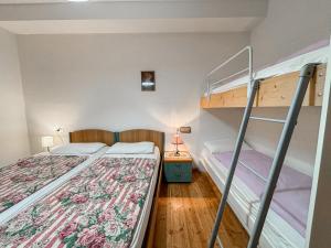 a bedroom with two bunk beds and a lamp at Appartamento Al Ruscello in Canazei