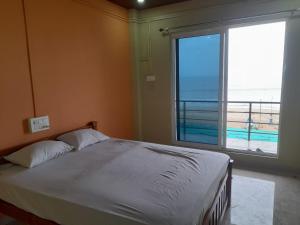 Photo de la galerie de l'établissement Aisiri comforts beach stay and cafe, à Gokarn 27 autres photos