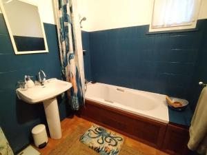 Ένα μπάνιο στο Mes Maisons - Holiday Villa in Drome Provencale - Villa Bellevue Venterol 26110 +63 φωτογραφίες