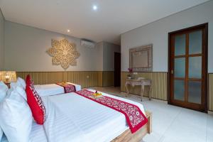 Postel nebo postele na pokoji v ubytování Narada Suite & Villa