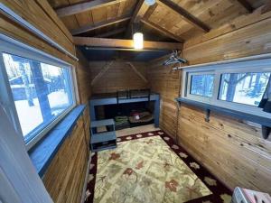 En eller flere senge i et værelse på Playhouse Conifer - Vacation STAY 24021v